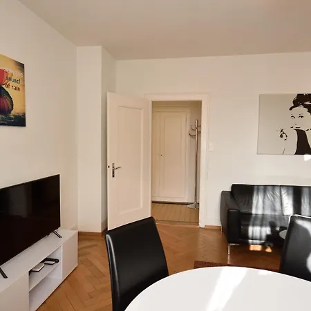 Cosy 2-bedroom Near - Stardust 31 취리히