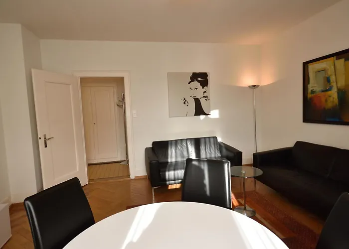 Cosy 2-bedroom Near - Stardust 31 Apartment