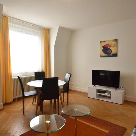 Cosy 2-bedroom Near - Stardust 31 Apartman